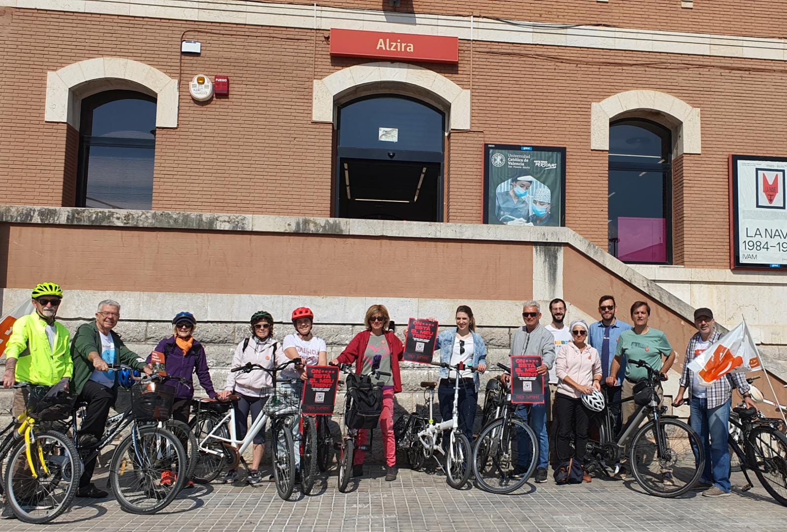 Inici de la ruta en bicicleta des de l'estació de Renfe d'Alzira